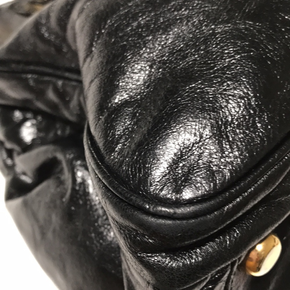 Marc Jacobs triple compartment satchel with double lock and gold tone hardware. - Picture 8 of 16